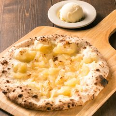 青森産リンゴのデザートピッツァ　バニラアイス添え